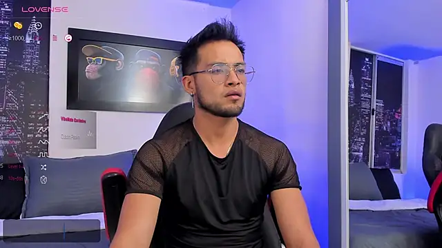 Snapshot of Max_Conor1 chatting on February 2025 03:43:02 AM Max Conor1 online show from February 2025 03:43:02 AM