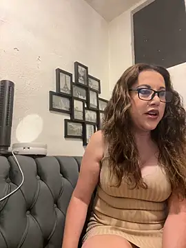 Snapshot of MirandaLatinaLovely chatting on May 2026 06:05:02 PM MirandaLatinaLovely online show from May 2026 06:05:02 PM