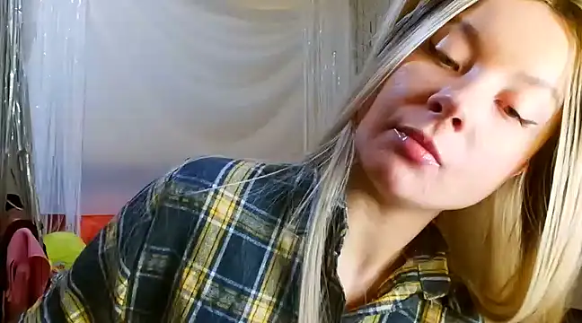 Snapshot of TwerkingCheerleader chatting on March 2025 11:42:02 PM TwerkingCheerleader online show from March 2025 11:42:02 PM