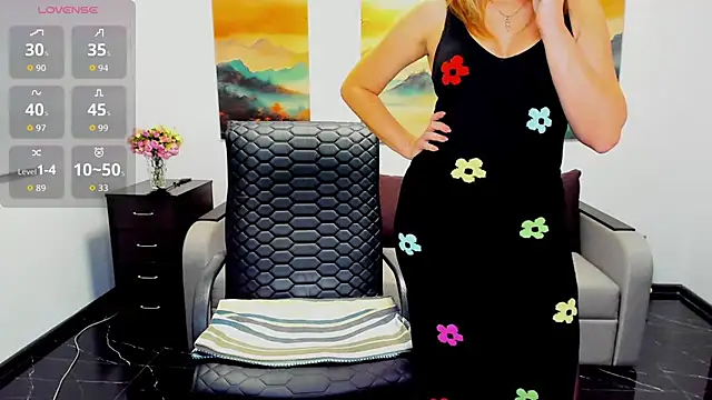 Snapshot of Mira_Whites chatting on December 2025 01:09:01 PM Mira Whites online show from December 2025 01:09:01 PM