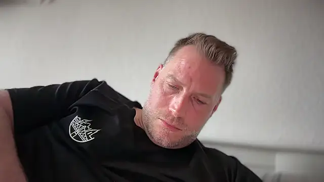 Christian87xxx online show from April 2026 04:33:01 PM