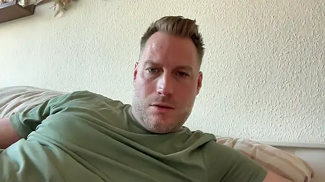 Christian87xxx online show from April 2026 04:37:01 PM