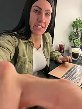 Snapshot of goddess-harper chatting on May 2026 12:46:02 PM goddess-harper online show from May 2026 12:46:02 PM