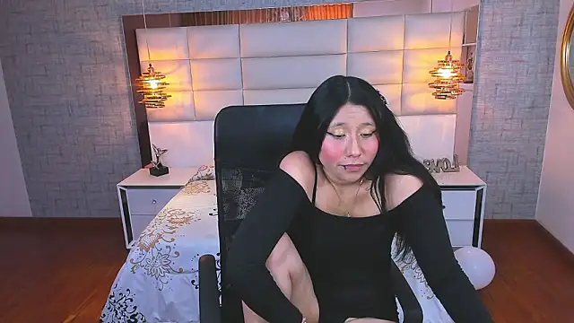 Nohemi louse online show from February 2026 06:07:01 PM