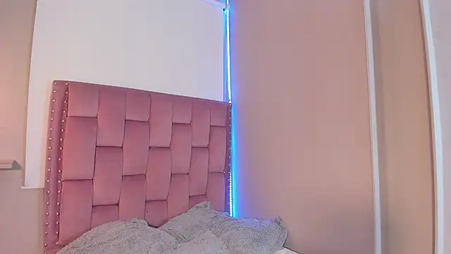 Roxy Stonee online show from March 2026 07:31:01 PM