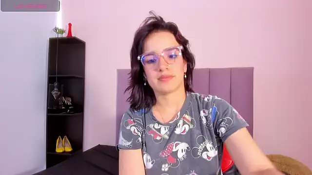 Annyrosee online show from December 2025 07:52:01 PM