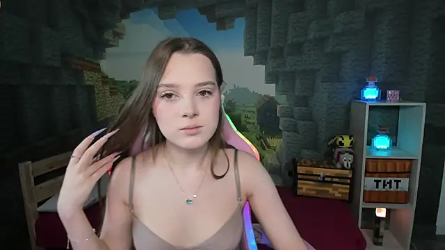 Snapshot of kaisajenner chatting on November 2025 07:34:02 PM kaisajenner online show from November 2025 07:34:02 PM