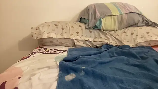 Snapshot of shineofcrazy chatting on October 2025 11:35:02 PM shineofcrazy online show from October 2025 11:35:02 PM