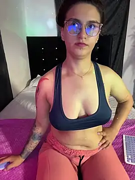 Emma Giraldo online show from June 2026 01:39:01 AM