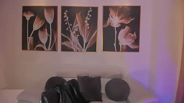 Snapshot of BeccaBaxter chatting on November 2025 12:04:02 PM BeccaBaxter online show from November 2025 12:04:02 PM