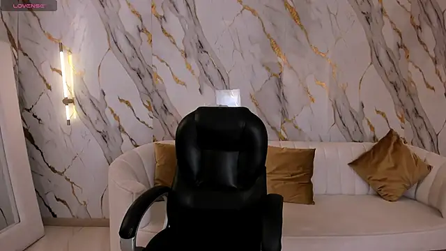 Snapshot of BeccaBaxter chatting on December 2025 12:14:02 PM BeccaBaxter online show from December 2025 12:14:02 PM