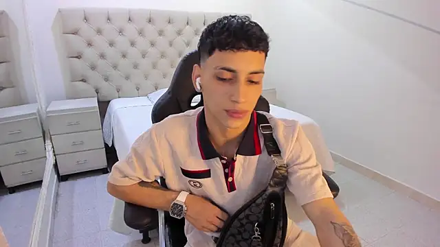 JhoanLeandro online show from January 2026 04:25:01 AM