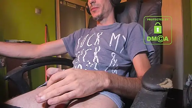 Snapshot of BigCumShoot chatting on November 2025 07:33:02 AM BigCumShoot online show from November 2025 07:33:02 AM