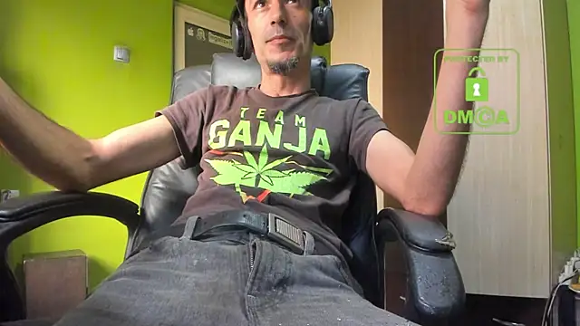 Snapshot of BigCumShoot chatting on November 2025 07:18:01 AM BigCumShoot online show from November 2025 07:18:01 AM