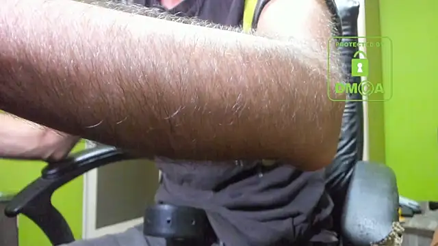 Snapshot of BigCumShoot chatting on November 2025 06:33:01 AM BigCumShoot online show from November 2025 06:33:01 AM