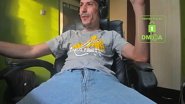 Snapshot of BigCumShoot chatting on November 2025 06:19:01 AM BigCumShoot online show from November 2025 06:19:01 AM