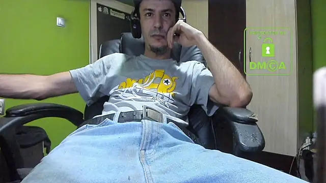 Snapshot of BigCumShoot chatting on November 2025 04:22:01 AM BigCumShoot online show from November 2025 04:22:01 AM