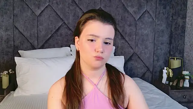 Snapshot of Pauline_Heaven chatting on December 2025 05:56:01 AM Pauline Heaven online show from December 2025 05:56:01 AM