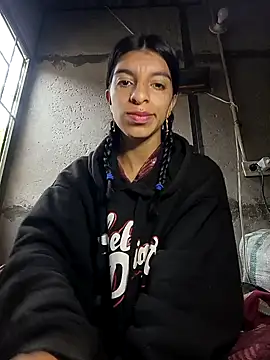 Snapshot of Ariell_Kieran chatting on February 2025 01:14:02 PM Ariell Kieran online show from February 2025 01:14:02 PM