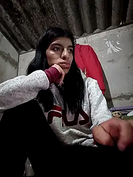 Snapshot of Ariell_Kieran chatting on February 2025 09:03:02 PM Ariell Kieran online show from February 2025 09:03:02 PM