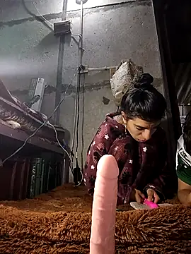 Snapshot of Ariell_Kieran chatting on February 2025 08:25:01 PM Ariell Kieran online show from February 2025 08:25:01 PM