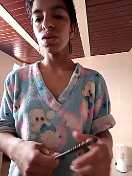 Snapshot of Ariell_Kieran chatting on March 2025 04:33:02 PM Ariell Kieran online show from March 2025 04:33:02 PM