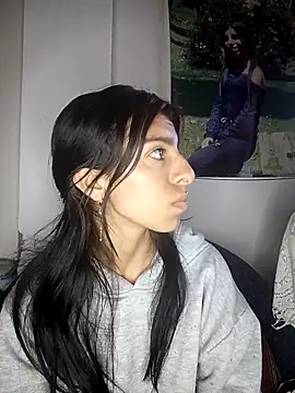 Snapshot of Ariell_Kieran chatting on October 2025 04:11:01 AM Ariell Kieran online show from October 2025 04:11:01 AM