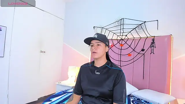 Liiam smith  online show from October 2025 12:41:02 PM