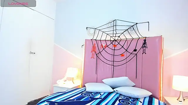 Liiam smith  online show from October 2025 01:13:01 PM