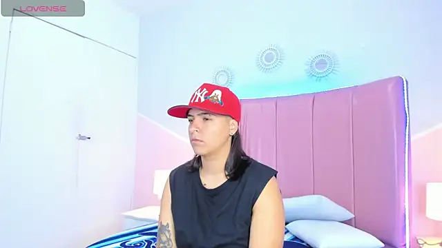 Liiam smith  online show from November 2025 01:11:02 PM