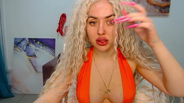 Snapshot of MissisCaty chatting on February 2025 07:38:02 PM MissisCaty online show from February 2025 07:38:02 PM