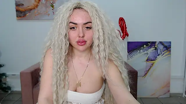 Snapshot of MissisCaty chatting on February 2025 01:33:01 AM MissisCaty online show from February 2025 01:33:01 AM