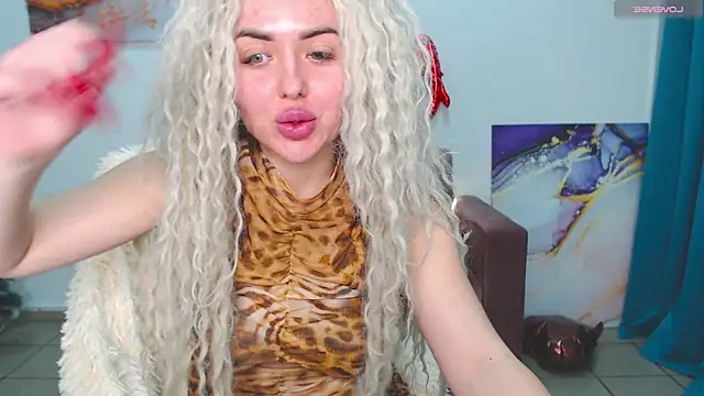 Snapshot of MissisCaty chatting on February 2025 01:43:01 AM MissisCaty online show from February 2025 01:43:01 AM