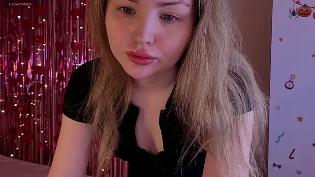 Lora Rosee online show from March 2026 02:05:02 PM