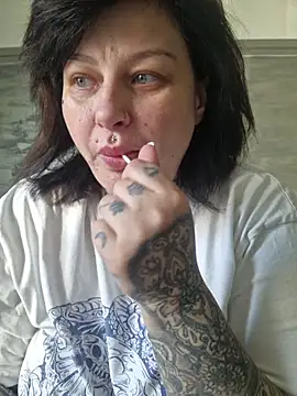 Snapshot of CannabisQueenn chatting on April 2026 07:02:02 AM CannabisQueenn online show from April 2026 07:02:02 AM