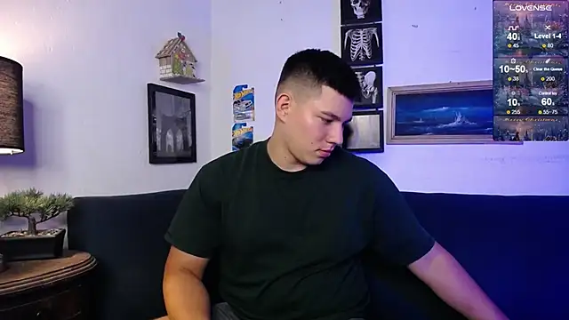 JamesCr  online show from December 2025 12:37:02 AM