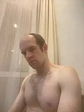 LynnAhNight online show from October 2025 03:21:02 AM