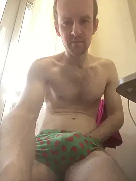 LynnAhNight online show from April 2026 04:55:01 AM