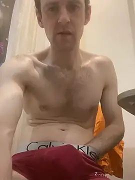 LynnAhNight online show from April 2026 05:28:01 PM