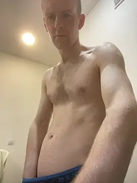 LynnAhNight online show from April 2026 03:09:02 AM