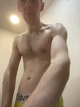 LynnAhNight online show from April 2026 03:20:01 AM