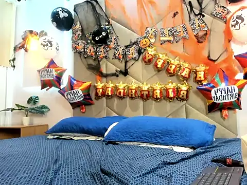 Snapshot of AzunaStar chatting on October 2025 09:59:02 PM AzunaStar online show from October 2025 09:59:02 PM