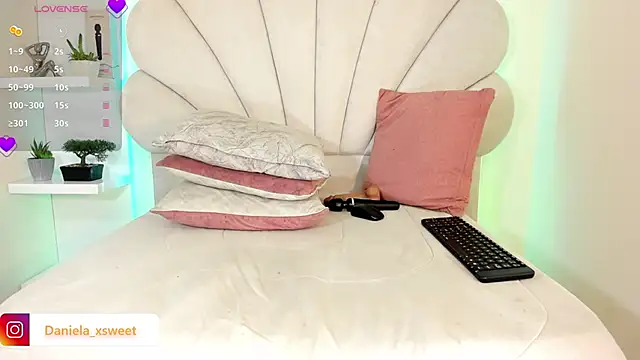 Danielaangelina online show from March 2026 06:18:01 AM