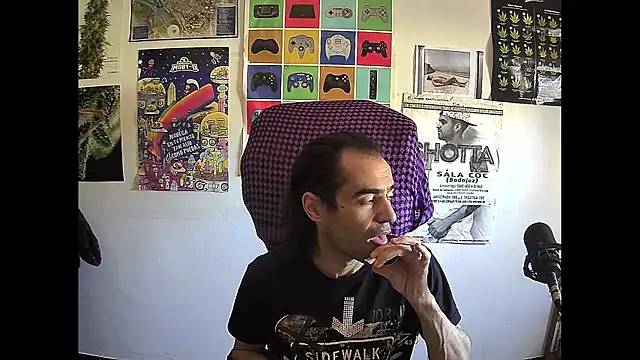 ReyDeBotones online show from April 2026 12:39:01 PM