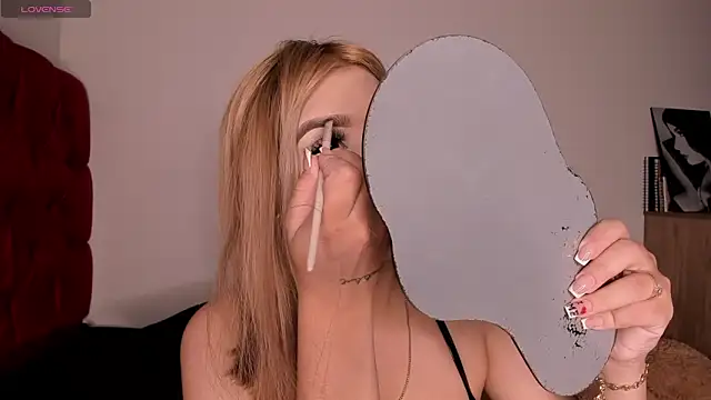 Snapshot of akirahattori chatting on May 2026 02:17:01 AM akirahattori online show from May 2026 02:17:01 AM