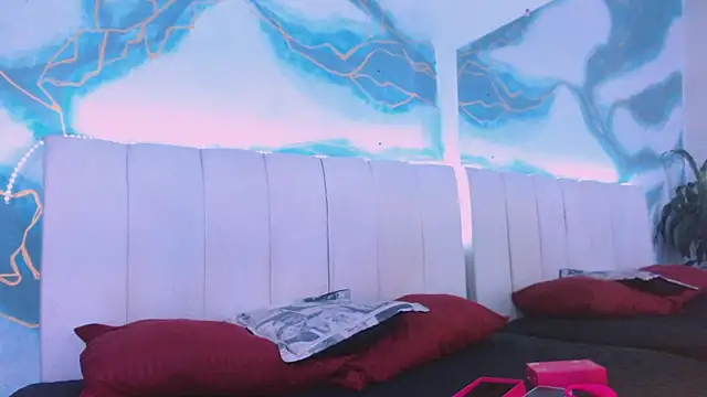 triana crimson online show from September 2025 09:40:02 PM