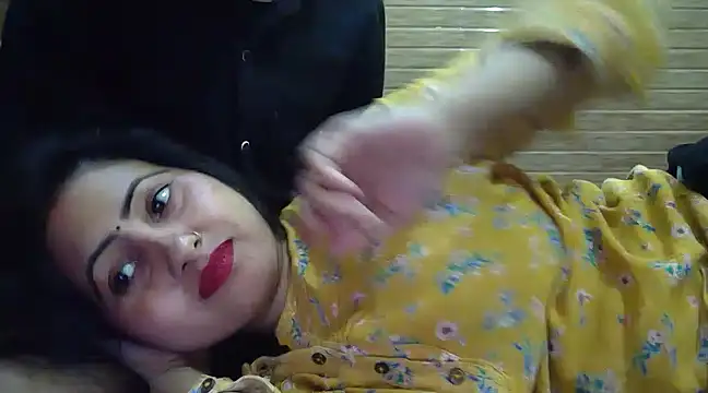 Snapshot of Queen_Couple chatting on February 2025 04:20:01 PM Queen Couple online show from February 2025 04:20:01 PM