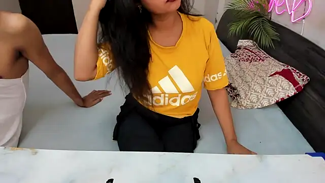 Snapshot of Queen_Couple chatting on September 2025 06:46:02 AM Queen Couple online show from September 2025 06:46:02 AM