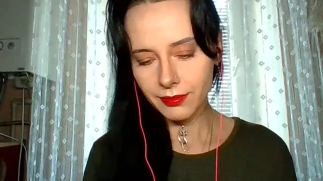 Snapshot of LuminousLady chatting on September 2025 06:15:02 AM LuminousLady online show from September 2025 06:15:02 AM