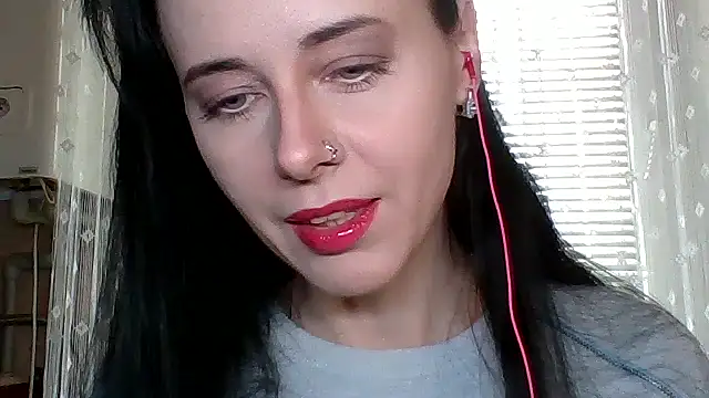 Snapshot of LuminousLady chatting on October 2025 08:18:02 AM LuminousLady online show from October 2025 08:18:02 AM